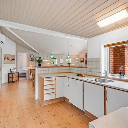 בית נופש Salla - 1-2km From The Sea By Interhome *